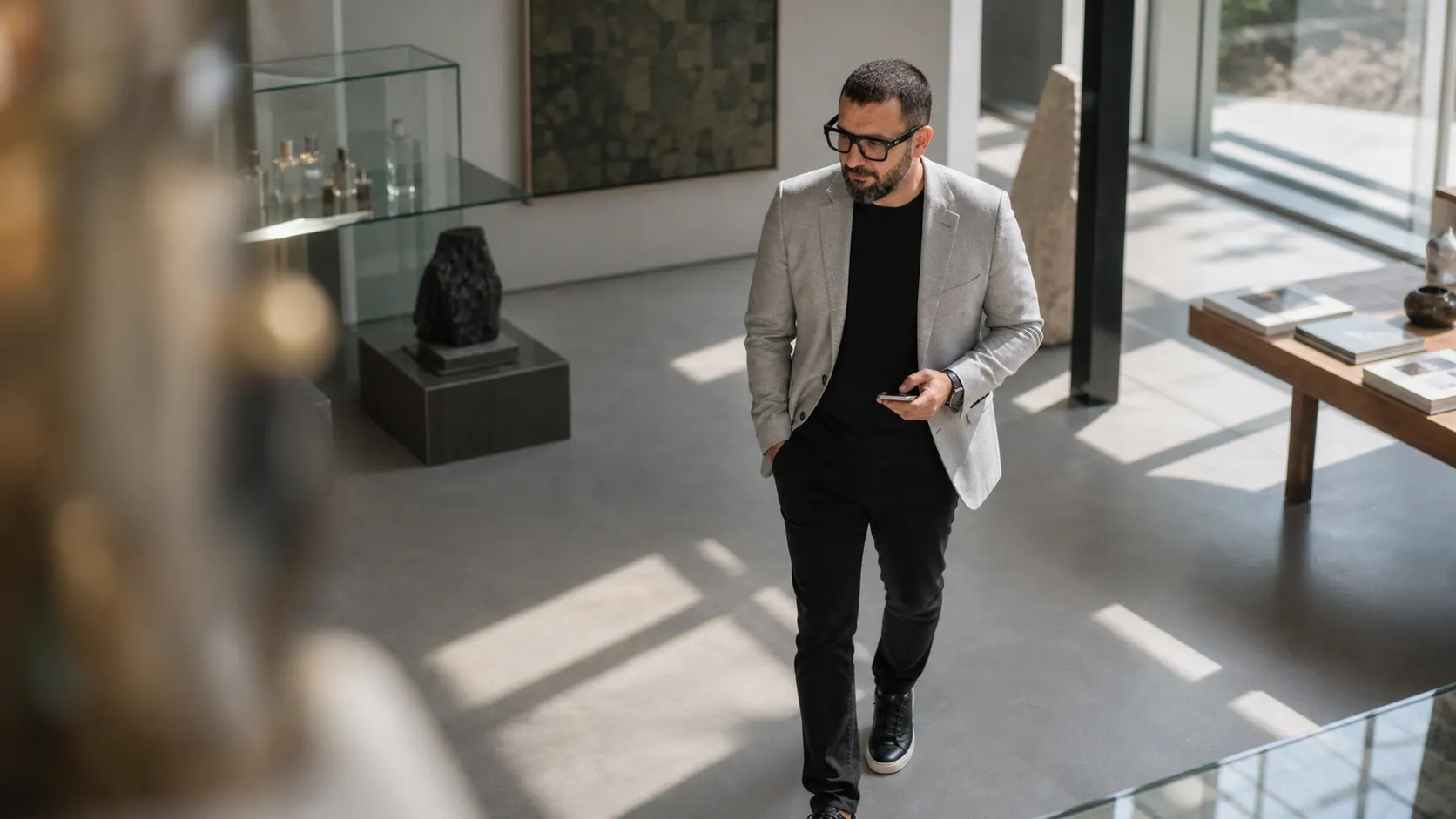 Selman Yılmaz — wide frame in a gallery space